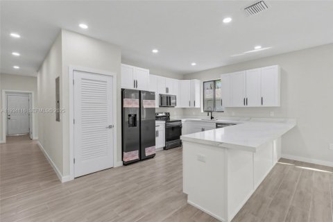 Casa en venta en Dania Beach, Florida, 4 dormitorios № 1992413 - foto 19