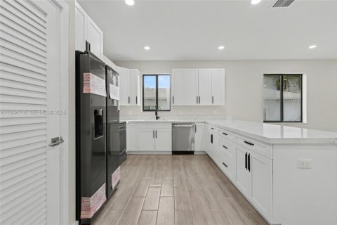 Casa en venta en Dania Beach, Florida, 4 dormitorios № 1992413 - foto 14