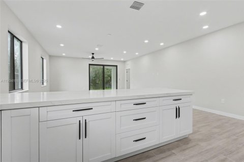 Casa en venta en Dania Beach, Florida, 4 dormitorios № 1992413 - foto 18