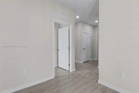 Casa en venta en Dania Beach, Florida, 4 dormitorios № 1992413 - foto 11