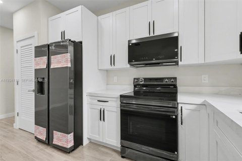 Casa en venta en Dania Beach, Florida, 4 dormitorios № 1992413 - foto 16