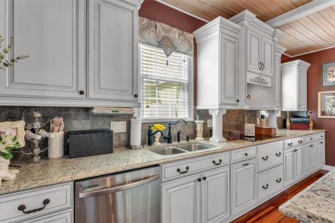 House in Lakeland, Florida 3 bedrooms, 248.98 sq.m. № 2093040 - photo 18