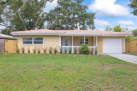 House in Clearwater, Florida 3 bedrooms, 110.37 sq.m. № 1788212 - photo 1