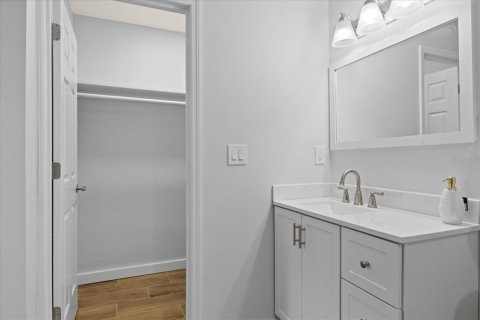 House in Clearwater, Florida 3 bedrooms, 110.37 sq.m. № 1788212 - photo 23
