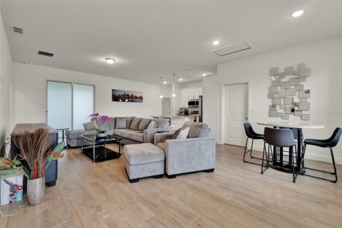 Casa en alquiler en Kissimmee, Florida, 4 dormitorios, 156.26 m2 № 1838886 - foto 3