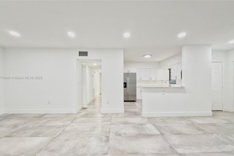 Condo in Miami, Florida, 2 bedrooms  № 1714072 - photo 14