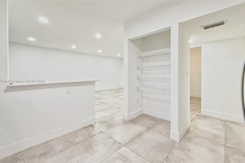 Condo in Miami, Florida, 2 bedrooms  № 1714072 - photo 18