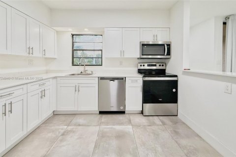 Condo in Miami, Florida, 2 bedrooms  № 1714072 - photo 16