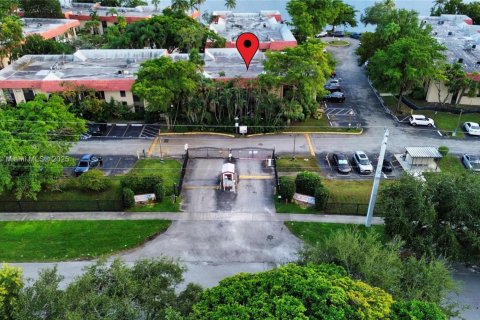 Condo in Miami, Florida, 2 bedrooms  № 1714072 - photo 2
