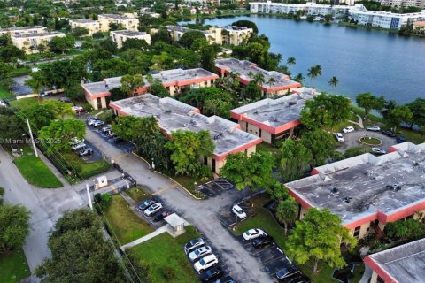 Condo in Miami, Florida, 2 bedrooms  № 1714072 - photo 7