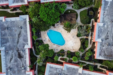 Condo in Miami, Florida, 2 bedrooms  № 1714072 - photo 9