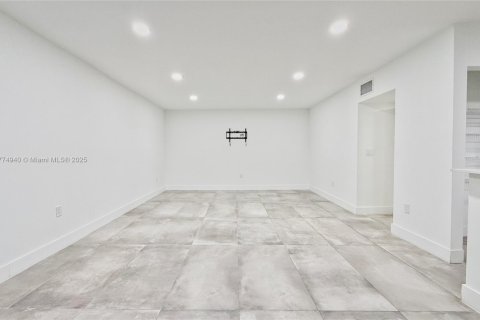 Condo in Miami, Florida, 2 bedrooms  № 1714072 - photo 12