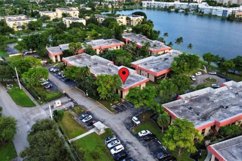 Condo in Miami, Florida, 2 bedrooms  № 1714072 - photo 4