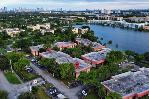 Condo in Miami, Florida, 2 bedrooms  № 1714072 - photo 6