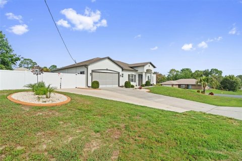 House in Spring Hill, Florida 4 bedrooms, 187.66 sq.m. № 2296865 - photo 4