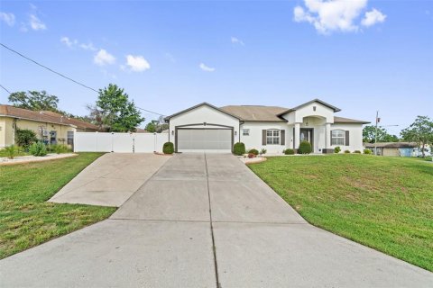 House in Spring Hill, Florida 4 bedrooms, 187.66 sq.m. № 2296865 - photo 3