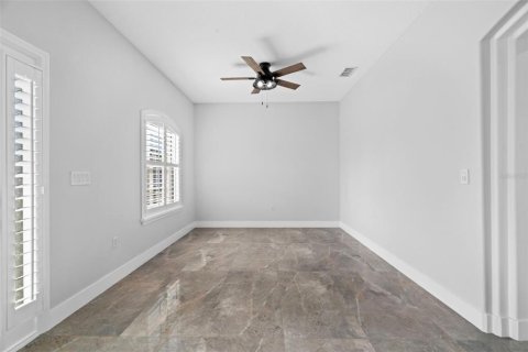 House in Spring Hill, Florida 4 bedrooms, 187.66 sq.m. № 2296865 - photo 11