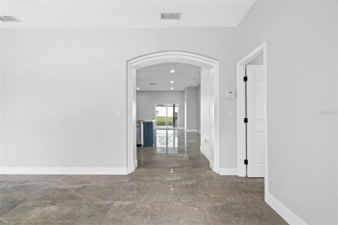 House in Spring Hill, Florida 4 bedrooms, 187.66 sq.m. № 2296865 - photo 9