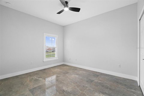 House in Spring Hill, Florida 4 bedrooms, 187.66 sq.m. № 2296865 - photo 19