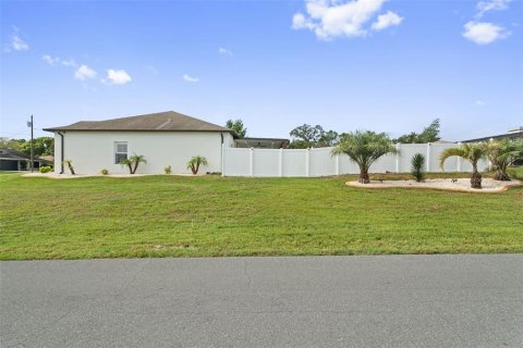 House in Spring Hill, Florida 4 bedrooms, 187.66 sq.m. № 2296865 - photo 6