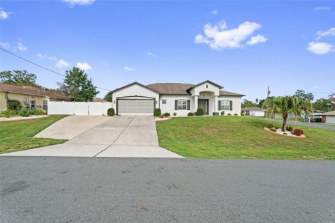 House in Spring Hill, Florida 4 bedrooms, 187.66 sq.m. № 2296865 - photo 2