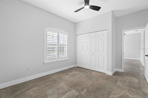 House in Spring Hill, Florida 4 bedrooms, 187.66 sq.m. № 2296865 - photo 18