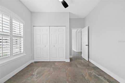 House in Spring Hill, Florida 4 bedrooms, 187.66 sq.m. № 2296865 - photo 17