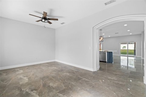 House in Spring Hill, Florida 4 bedrooms, 187.66 sq.m. № 2296865 - photo 10