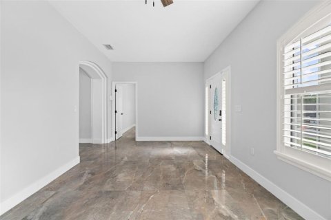 House in Spring Hill, Florida 4 bedrooms, 187.66 sq.m. № 2296865 - photo 13
