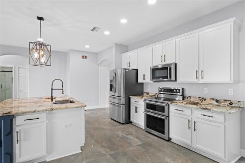 House in Spring Hill, Florida 4 bedrooms, 187.66 sq.m. № 2296865 - photo 30