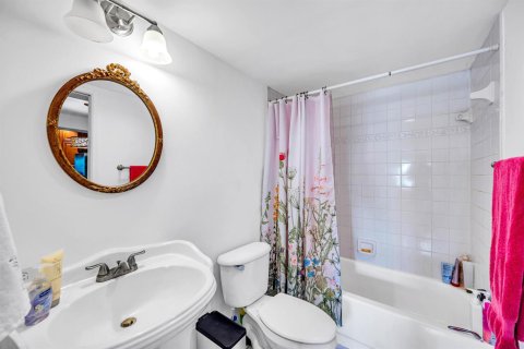 Купить кондоминиум в Форт-Лодердейл, Флорида 3 комнаты, 66.89м2, № 2077850 - фото 20
