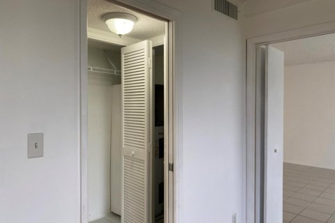 Copropriété à louer à Pompano Beach, Floride: 2 chambres, 103.31 m2 № 2154587 - photo 9