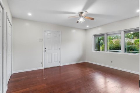 House in Ocala, Florida 5 bedrooms, 311.13 sq.m. № 2285194 - photo 24