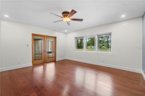 House in Ocala, Florida 5 bedrooms, 311.13 sq.m. № 2285194 - photo 16