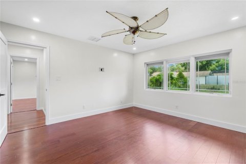 House in Ocala, Florida 5 bedrooms, 311.13 sq.m. № 2285194 - photo 26