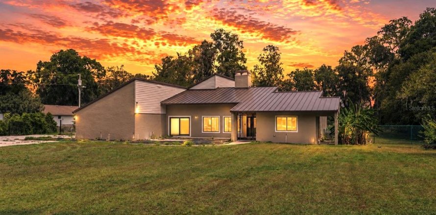 House in Ocala, Florida 5 bedrooms, 311.13 sq.m. № 2285194