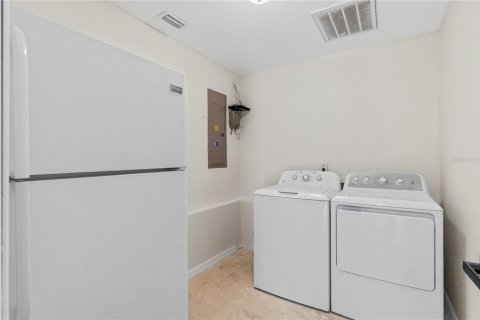 House in Ocala, Florida 5 bedrooms, 311.13 sq.m. № 2285194 - photo 14