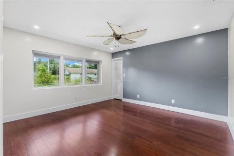 House in Ocala, Florida 5 bedrooms, 311.13 sq.m. № 2285194 - photo 27