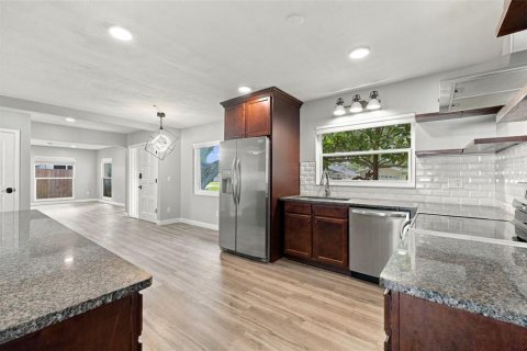 Casa en venta en Clearwater, Florida, 3 dormitorios, 187.94 m2 № 2384358 - foto 9