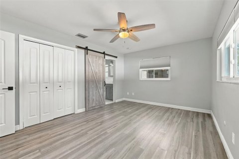 Casa en venta en Clearwater, Florida, 3 dormitorios, 187.94 m2 № 2384358 - foto 17