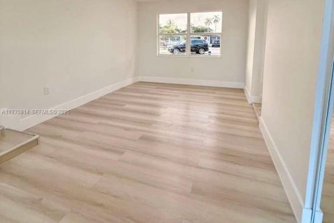 Купить виллу или дом в Форт-Лодердейл, Флорида 4 спальни, 112.88м2, № 1991273 - фото 12