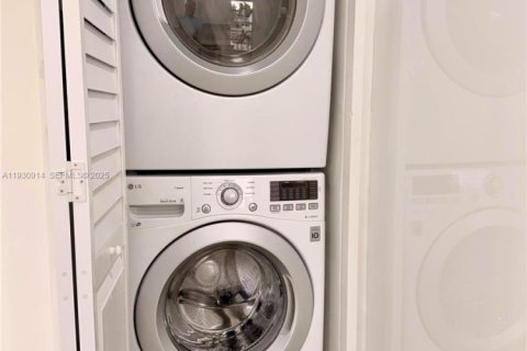 Купить виллу или дом в Форт-Лодердейл, Флорида 4 спальни, 112.88м2, № 1991273 - фото 17