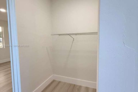 Купить виллу или дом в Форт-Лодердейл, Флорида 4 спальни, 112.88м2, № 1991273 - фото 15