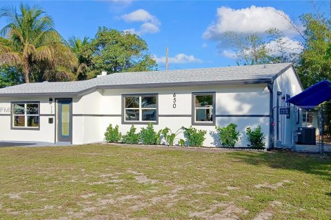 Купить виллу или дом в Форт-Лодердейл, Флорида 4 спальни, 112.88м2, № 1991273 - фото 2