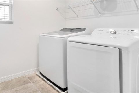 Casa en venta en Kissimmee, Florida, 7 dormitorios, 328.22 m2 № 1795090 - foto 22