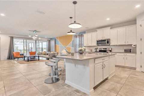 Casa en venta en Kissimmee, Florida, 7 dormitorios, 328.22 m2 № 1795090 - foto 4