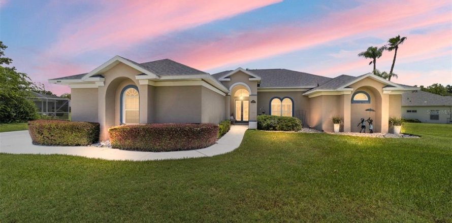 House in Ocala, Florida 4 bedrooms, 307.41 sq.m. № 1817503