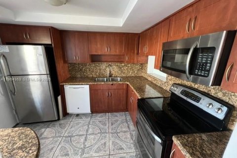 Copropriété à vendre à Miami, Floride: 2 chambres, 91.32 m2 № 2026775 - photo 2