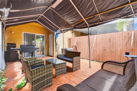 Casa en venta en Hialeah, Florida, 2 dormitorios, 89.65 m2 № 2045576 - foto 26
