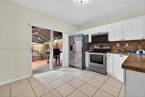 Casa en venta en Hialeah, Florida, 2 dormitorios, 89.65 m2 № 2045576 - foto 19